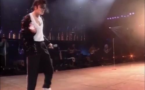 [图]迈克尔·杰克逊《Billie Jean》罗马尼亚布加勒斯特危险之旅世界巡回演唱会现场版 1992.10.1 中英双字