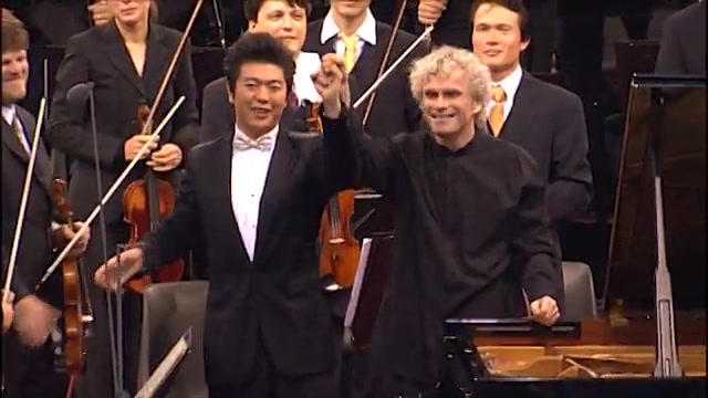 [图]郎朗演奏柴可夫斯基第一钢琴协奏曲 2004年柏林森林音乐会