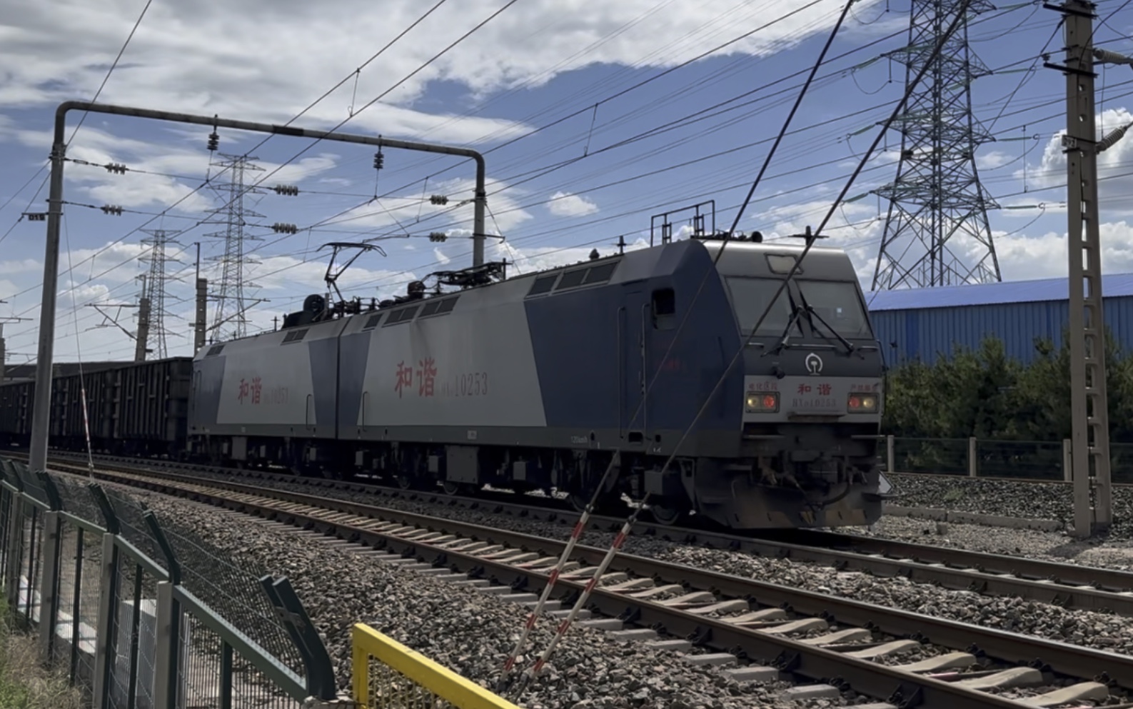 太局湖段hxd1 0130回送空车交会hxd1 0253两万吨组合列车