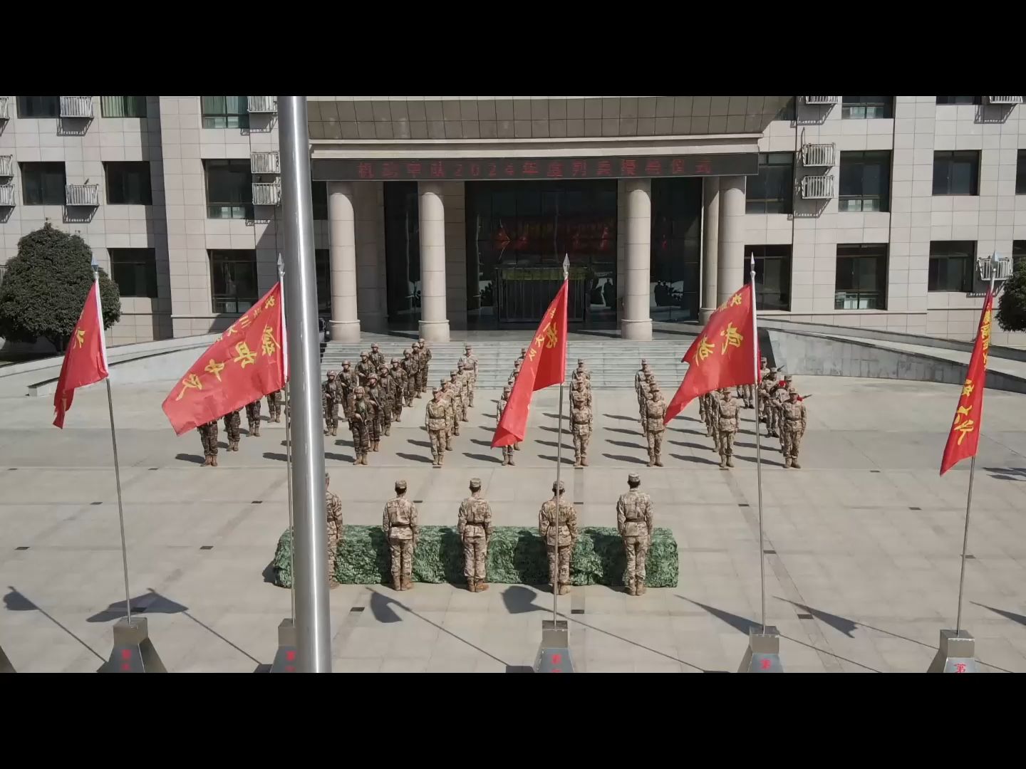 列兵同志,请接枪(武警甘肃总队 韦业坤、王永安、陈浩焓、邵文健;编辑:刘概鑫)哔哩哔哩bilibili