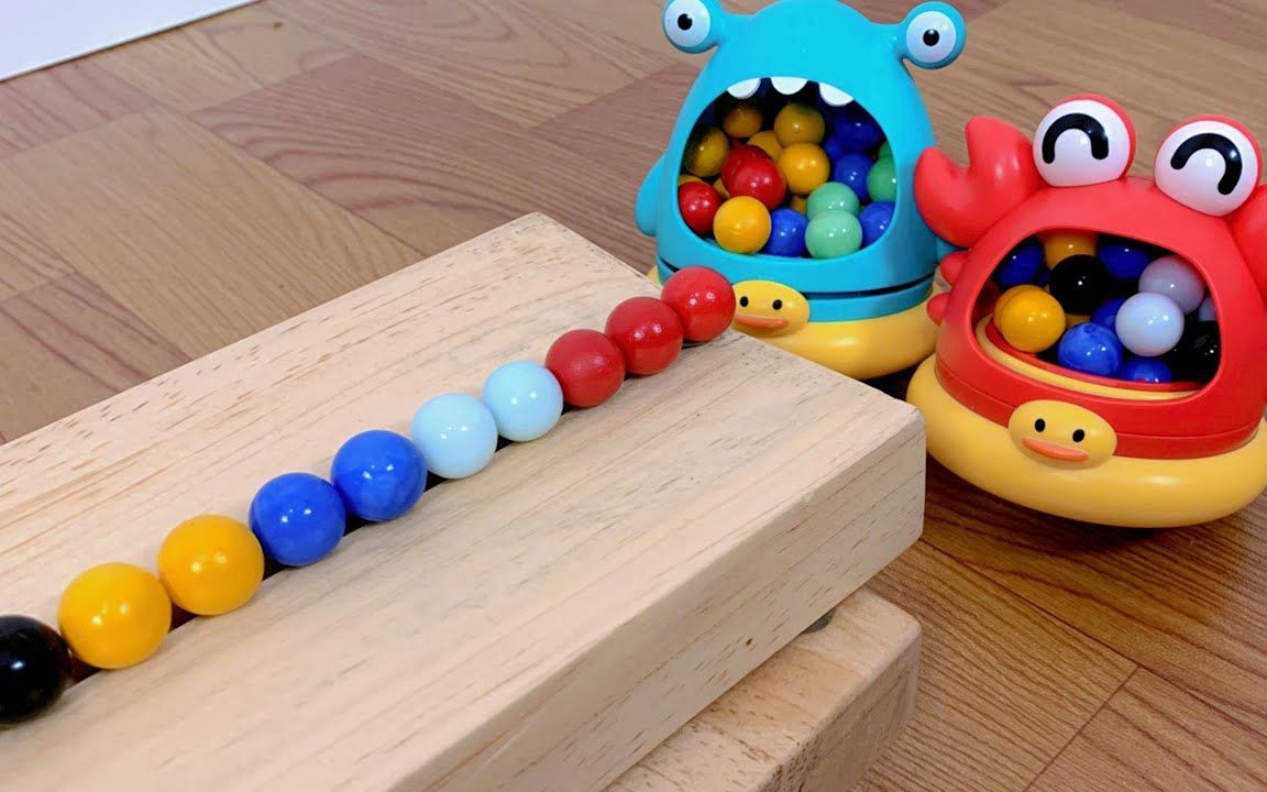 5种颜色的弹珠从积木轨道跑到哪里?少儿益智手工玩具