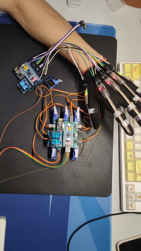 仿生机械手掌随动系统NRF24L01, MPU6050加速度陀螺仪传感器, STM32F103,哔哩哔哩bilibili