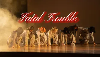 Video herunterladen: 是谁把月亮搬上舞台了 Fatal Trouble - ENHYPEN 服装超还原翻跳