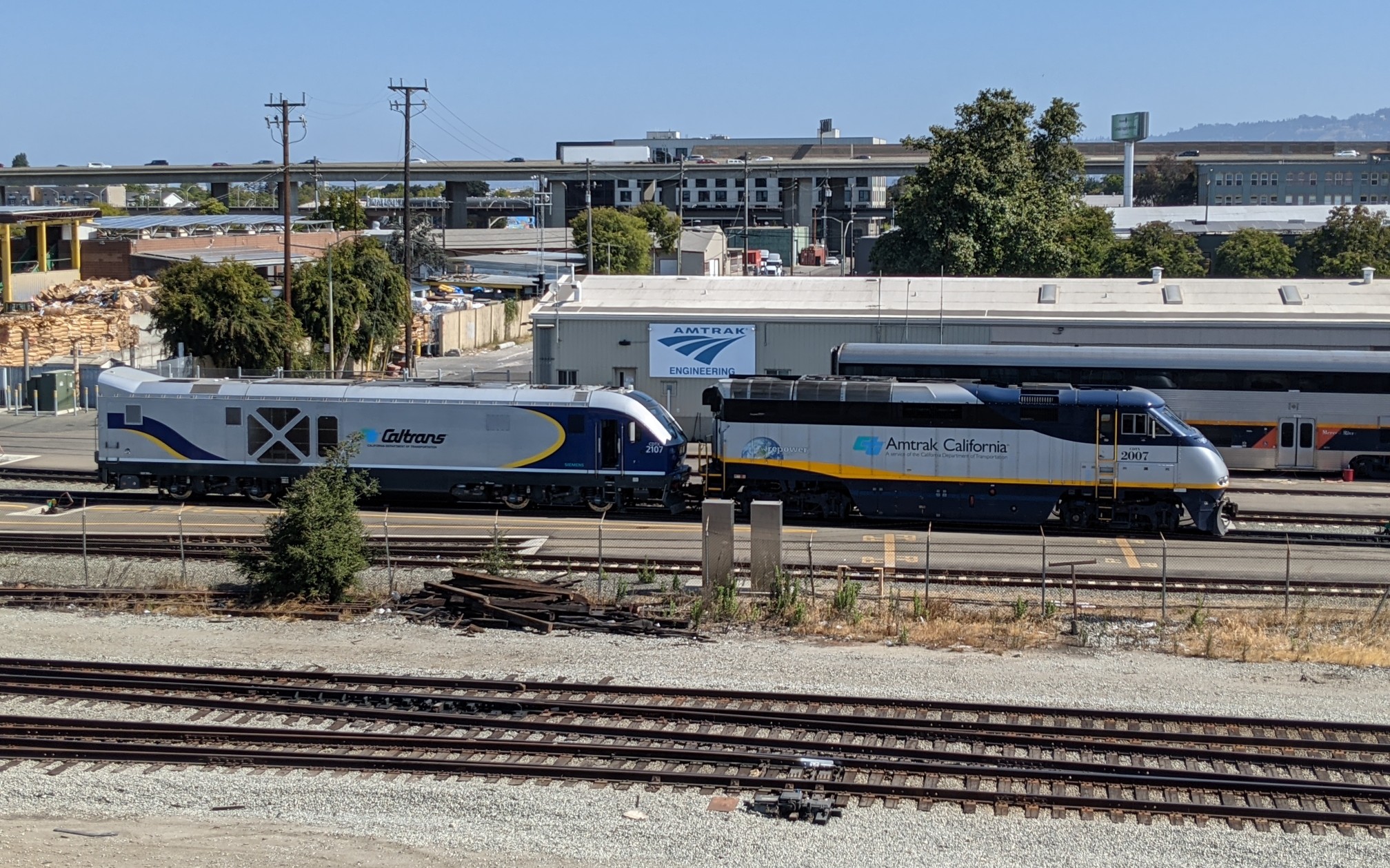 2021-07-17 美铁amtrak机车在奥克兰机务段内转线作业