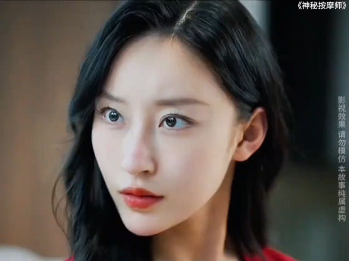 盲人女孩来富豪家按摩,结果意外目睹凶杀案,因为她一直假扮盲人,可