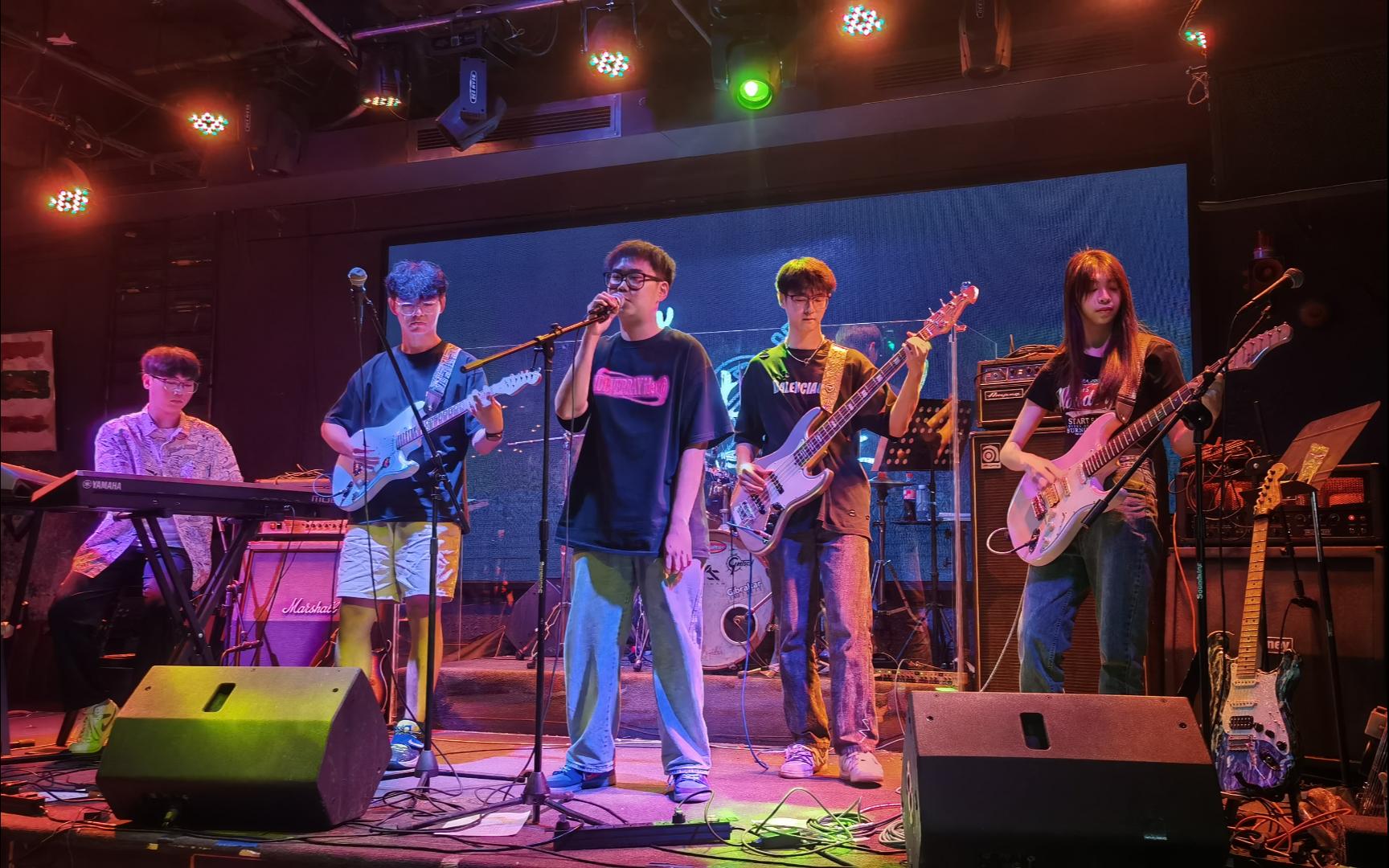 没有理想的人不伤心--烂姐妹乐队(livehouse)