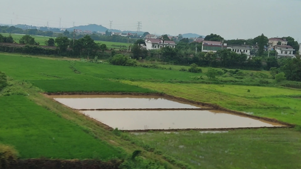 [图]原来黄土高原不是一望无际的黄土， 黄土高原——华北平原——东南丘陵，同一条铁路不一样的风景