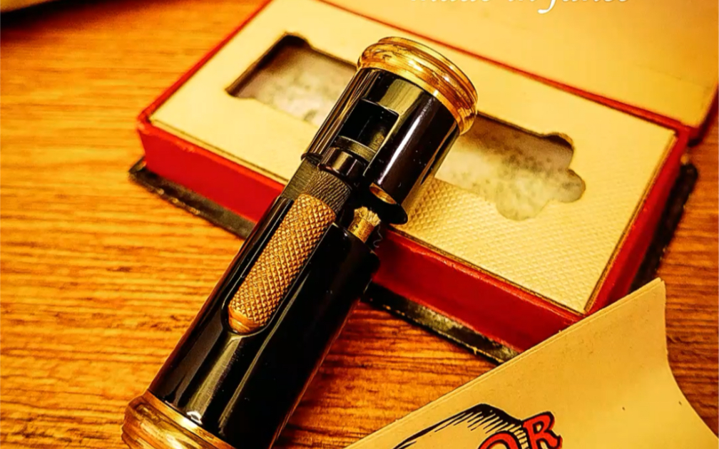 抽烟斗就需要用专用的打火机 1940年代法国flamidor古董打火机_哔哩