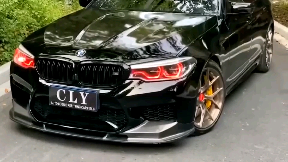 宝马m5包围,运动与时尚元素相兼和