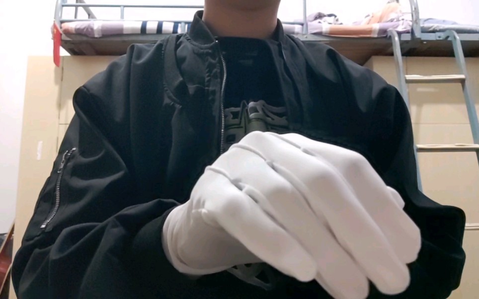 祝大家周末愉快～戴个白手套