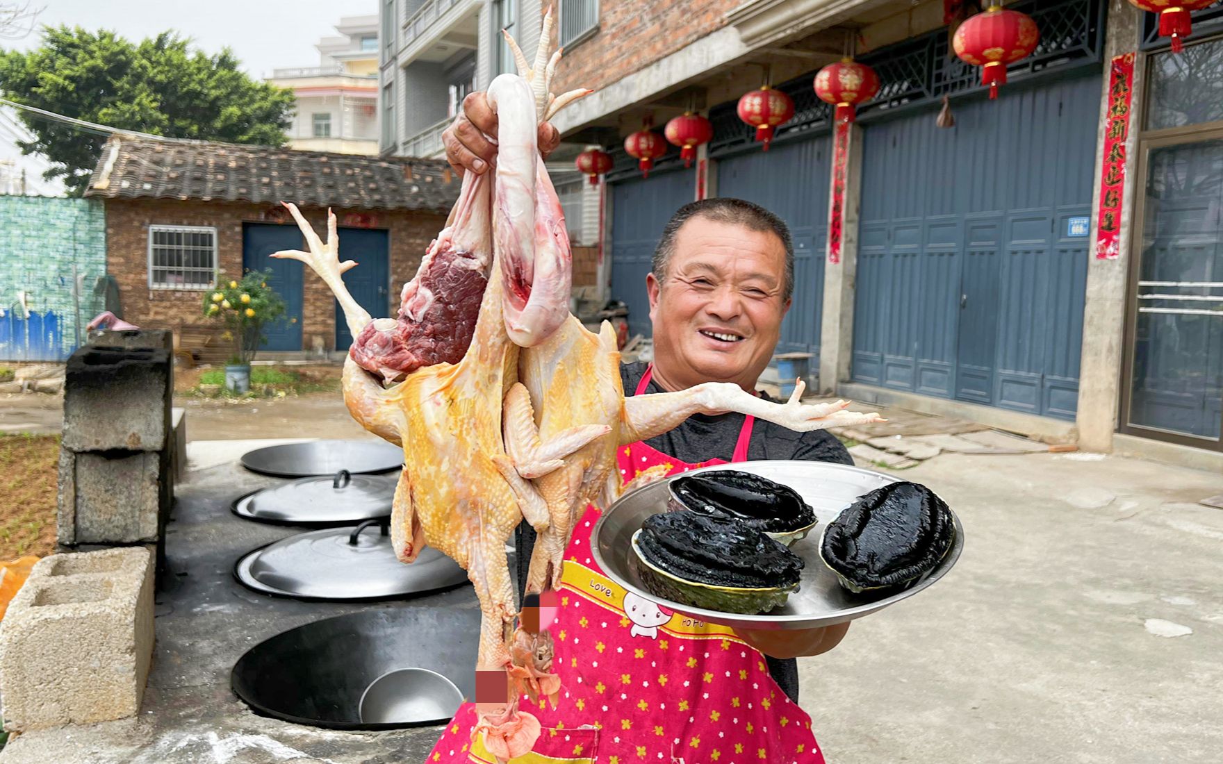 1根牛鞭2只老公鸡3个黑金鲍鱼,丢入铁锅炖2小时,这口汤太补了