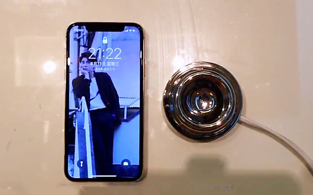 用电动牙刷充电器竟然可以给iPhone X无线充电哔哩哔哩bilibili