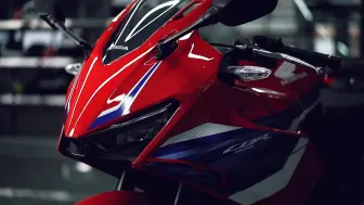 Télécharger la video: 本田cbr400r焕新上市配置升级价格降低，诚心交朋友