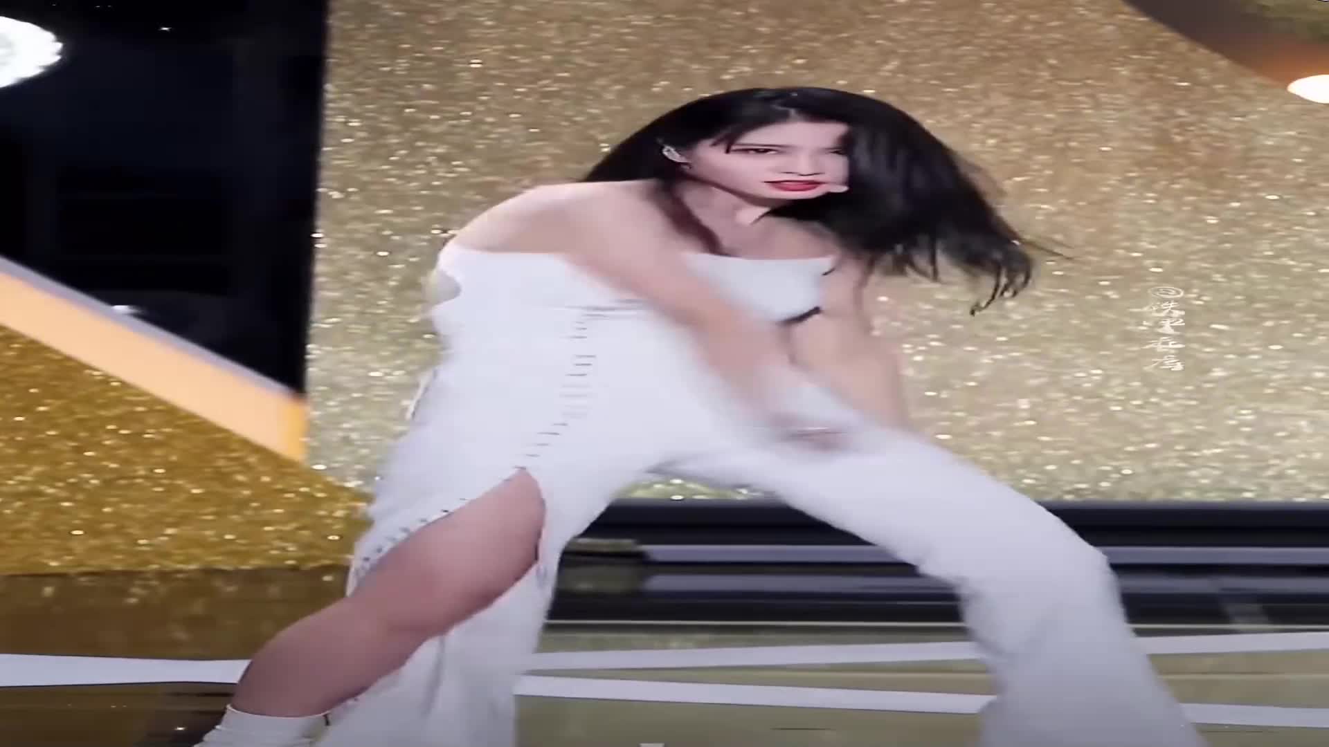 动感热舞平井桃,一剪闲云一溪月#创作灵感 #大长腿 #女团 #twice #平