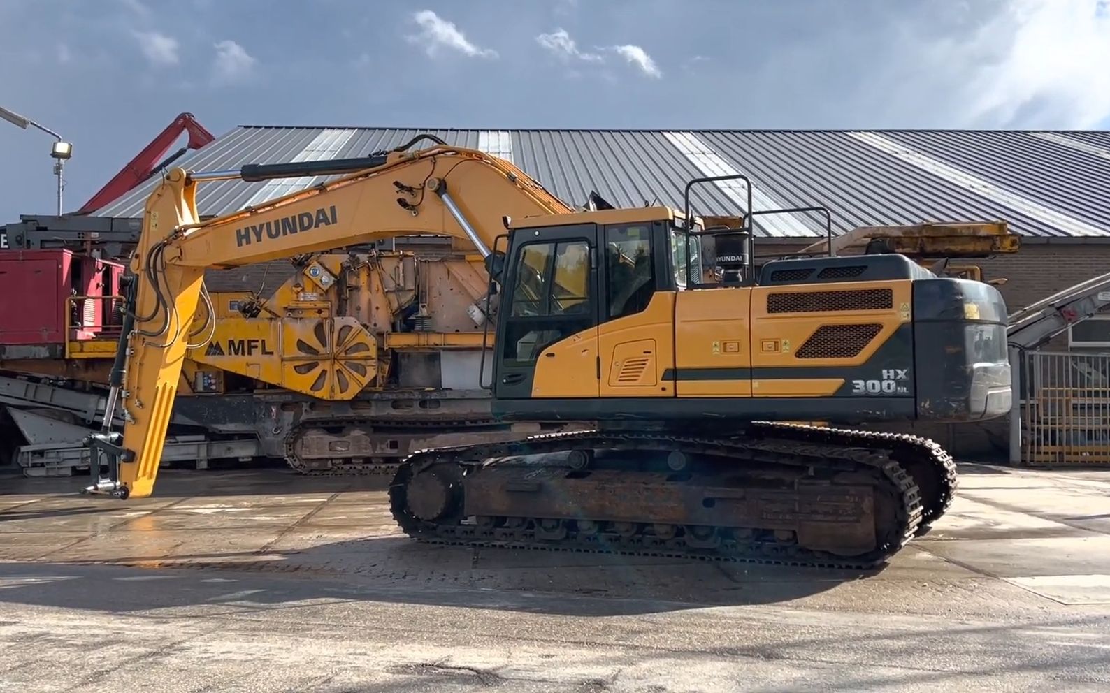 现代hx300nl挖掘机操作展示