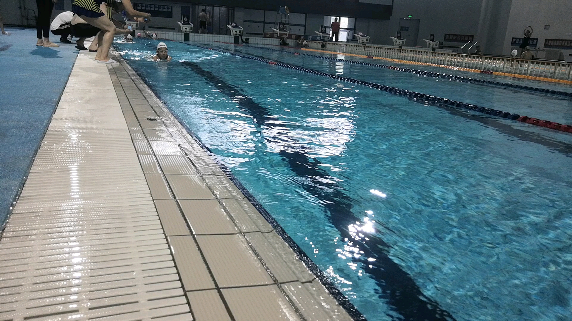 鞍山奥体中心游泳馆游泳训练班的小朋友们_哔哩哔哩_bilibili