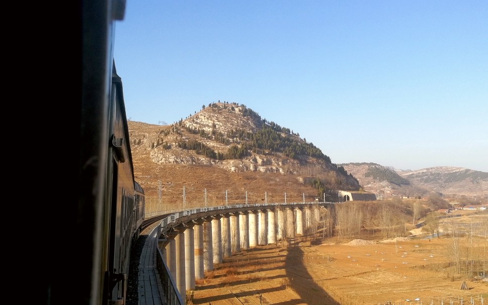 活动作品辛泰线最长铁路桥通过纪录7054次通过谢家店特大桥