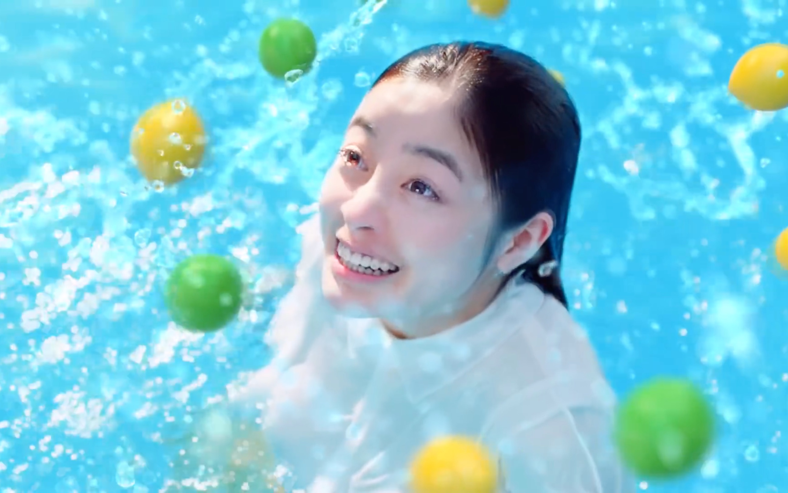 【日本cm】雪碧让千年美女桥本环奈透心凉心飞扬,瞬间跳入泳池
