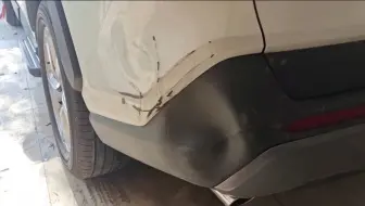 老大爷把小伙车撞了 修理费150元 车主想让我敲诈老大爷500块钱 哔哩哔哩 Bilibili