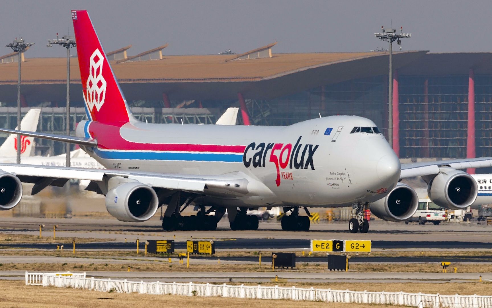 实拍!卢森堡货运航空波音747-8f满载货物从首都机场起飞返航