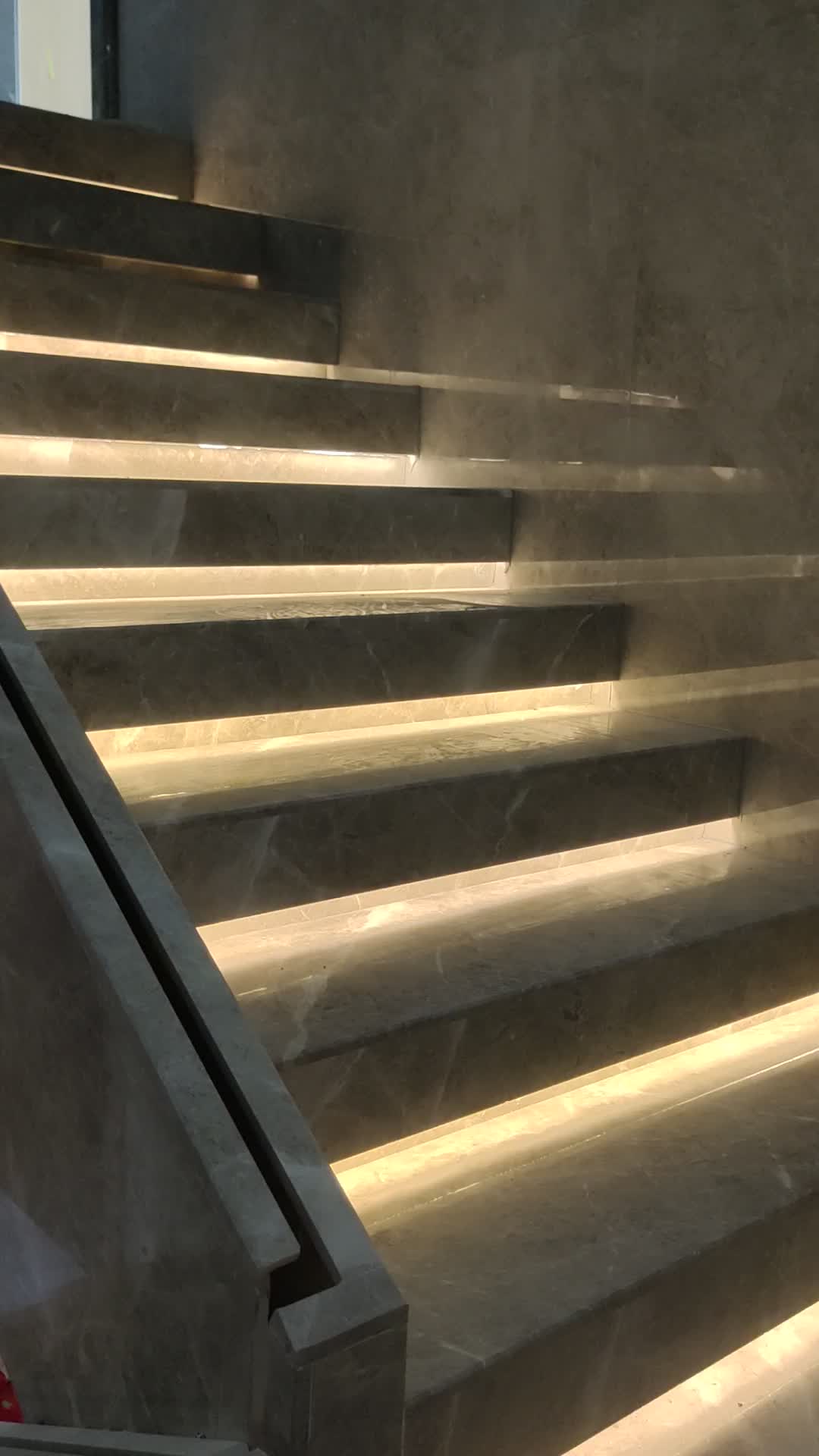 上科智联网红楼梯灯