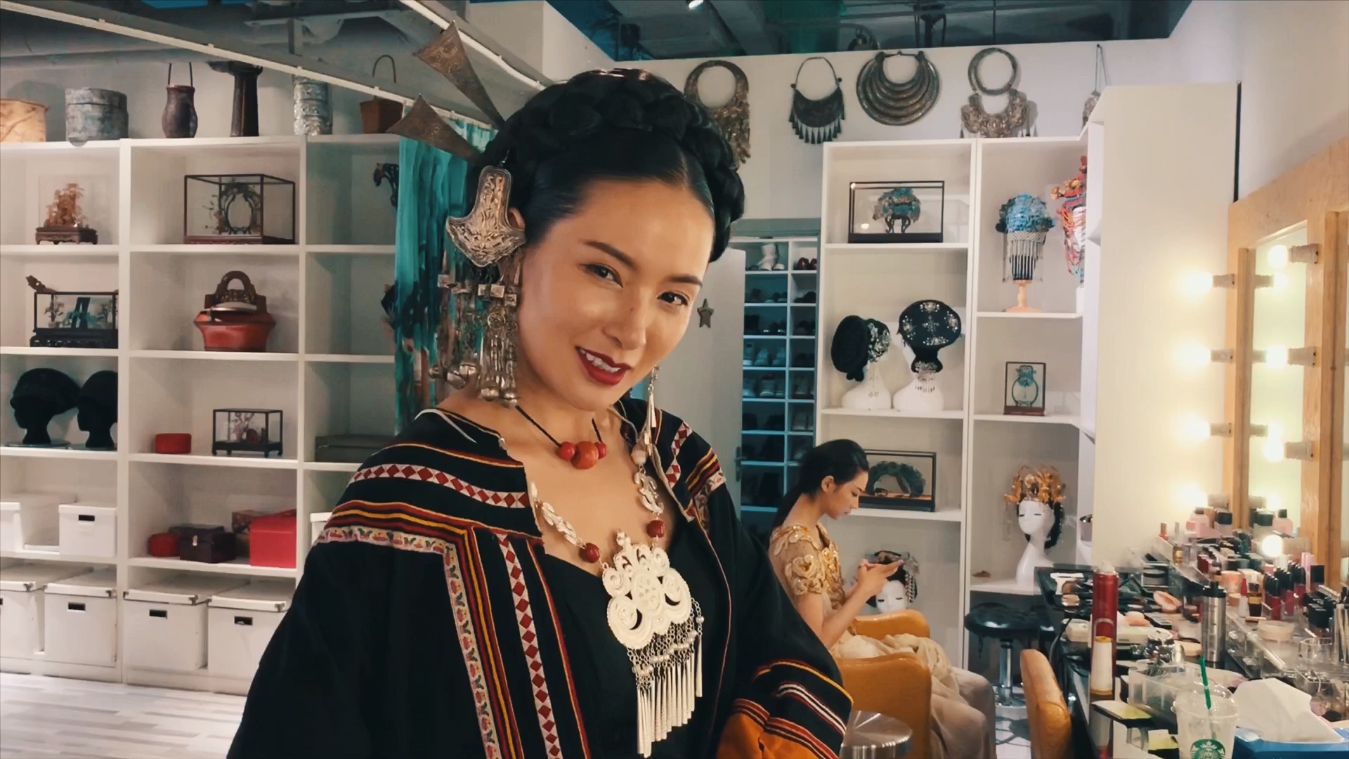 彝族演员马嘿阿依日常拍摄vlog