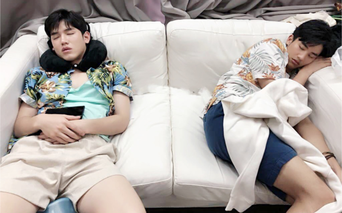 呆妞taynew咬胸互掐担心照顾对方我们祖上也是有大别墅的