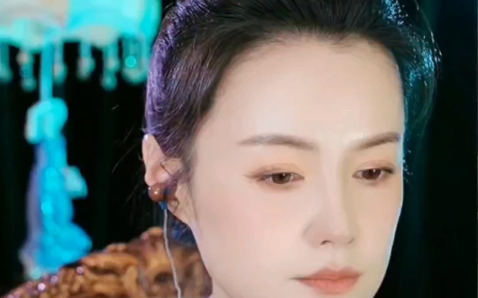 歌唱家王紫菲演唱《亲爱的小孩》