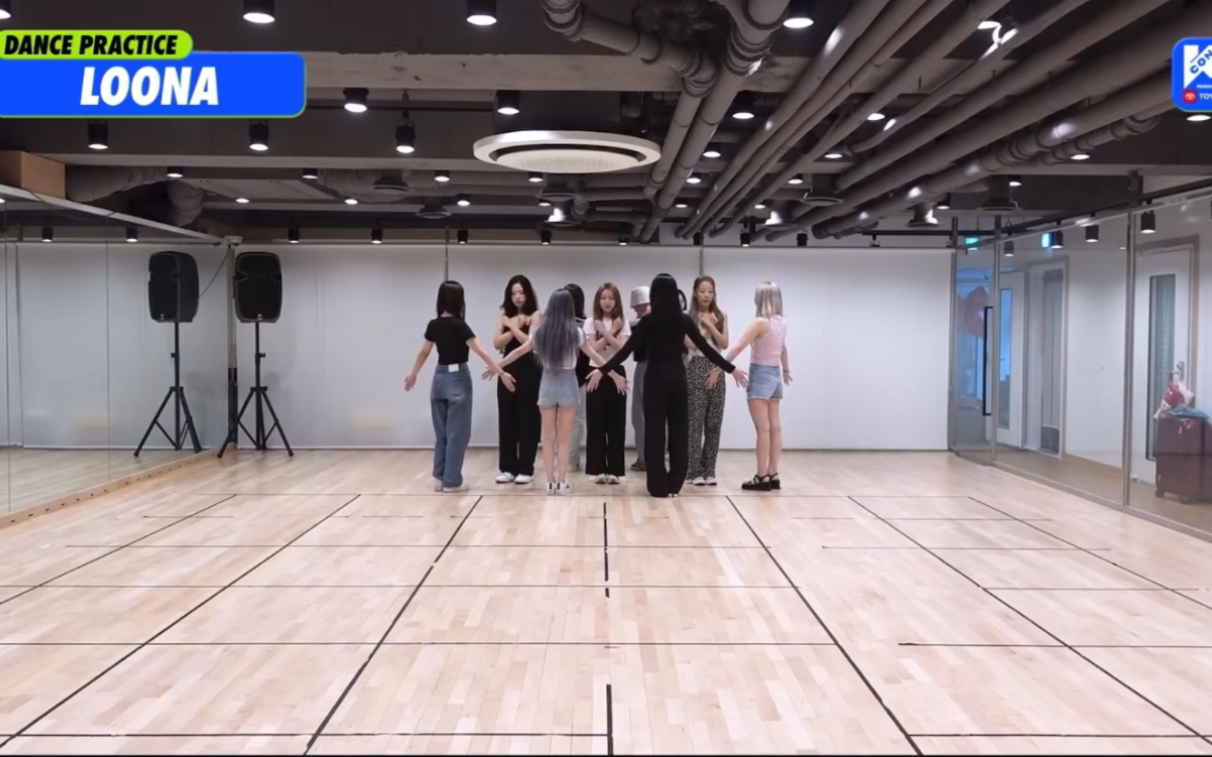 [图]【本月少女】「flip that」KCON私服版 练习室