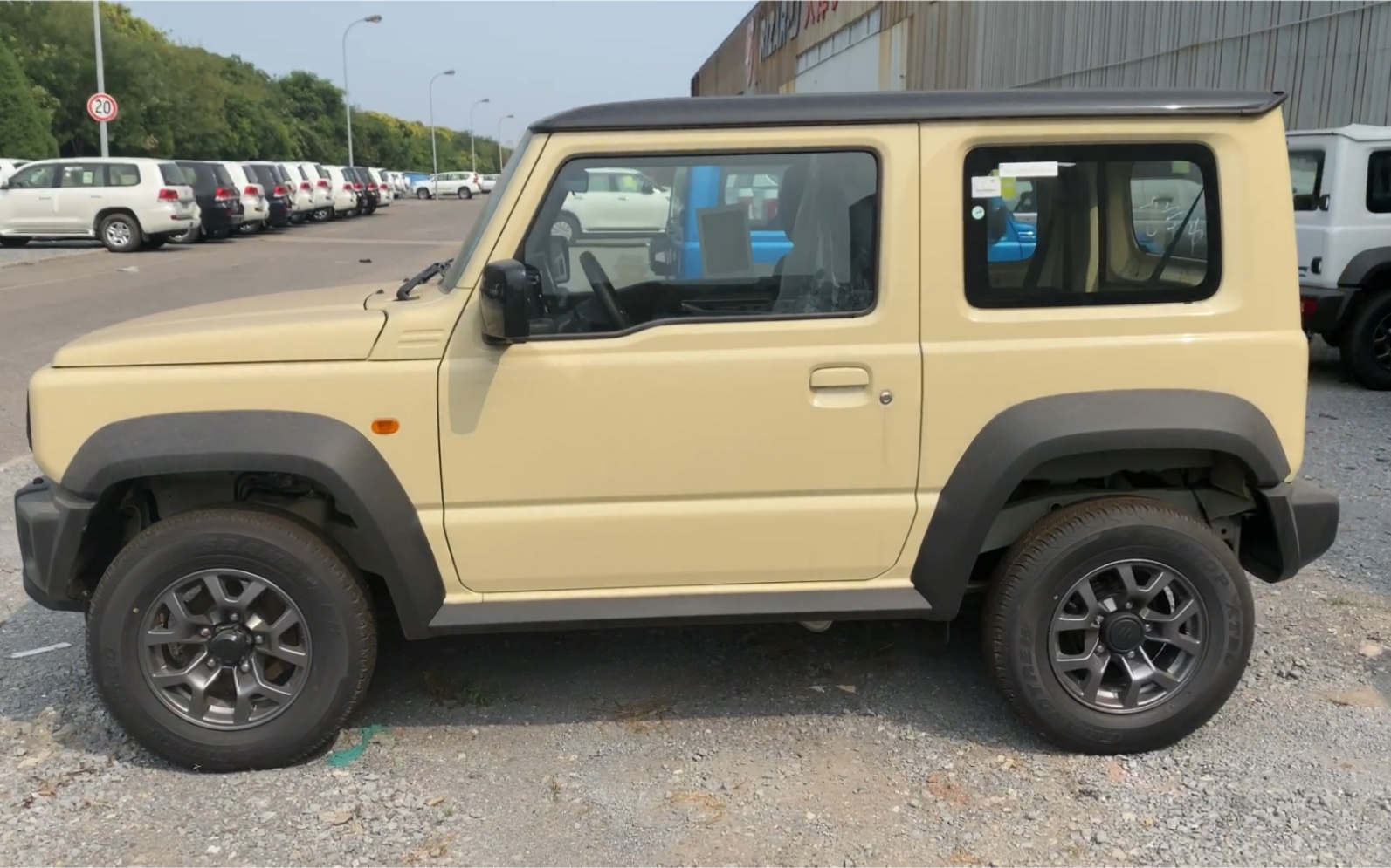 2020款铃木吉姆尼手动挡高配配置