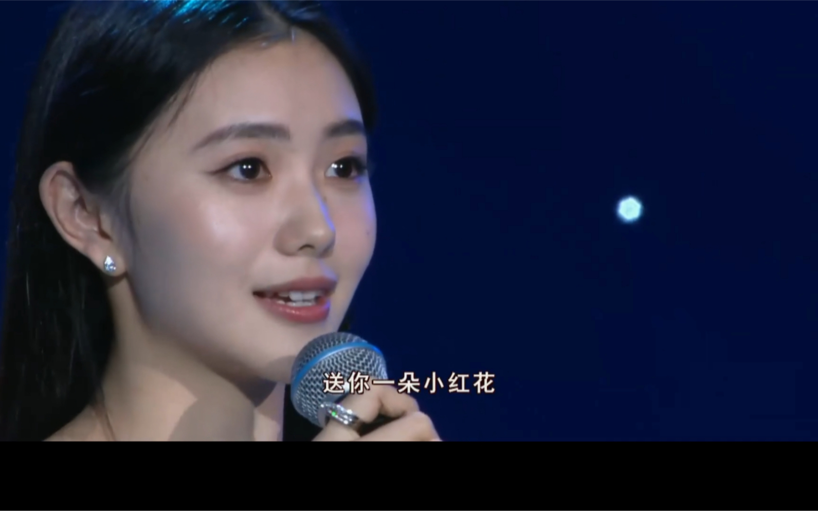 【刘浩存】金鸡奖再次演唱送《送你一朵小红花》 满满的回忆！