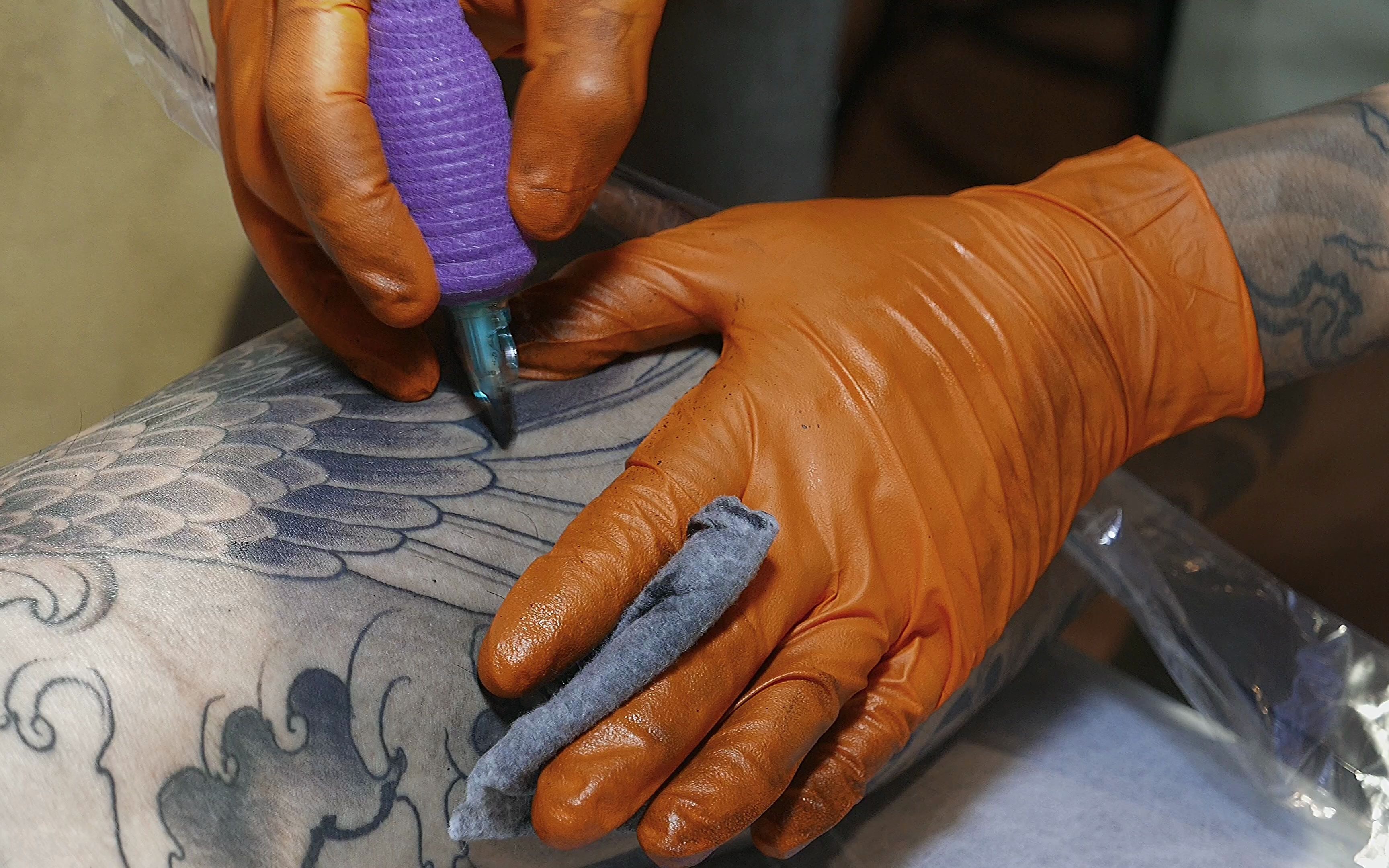 郑州纹身 传统小腿鹰上色!近距离未加速_哔哩哔哩_bilibili