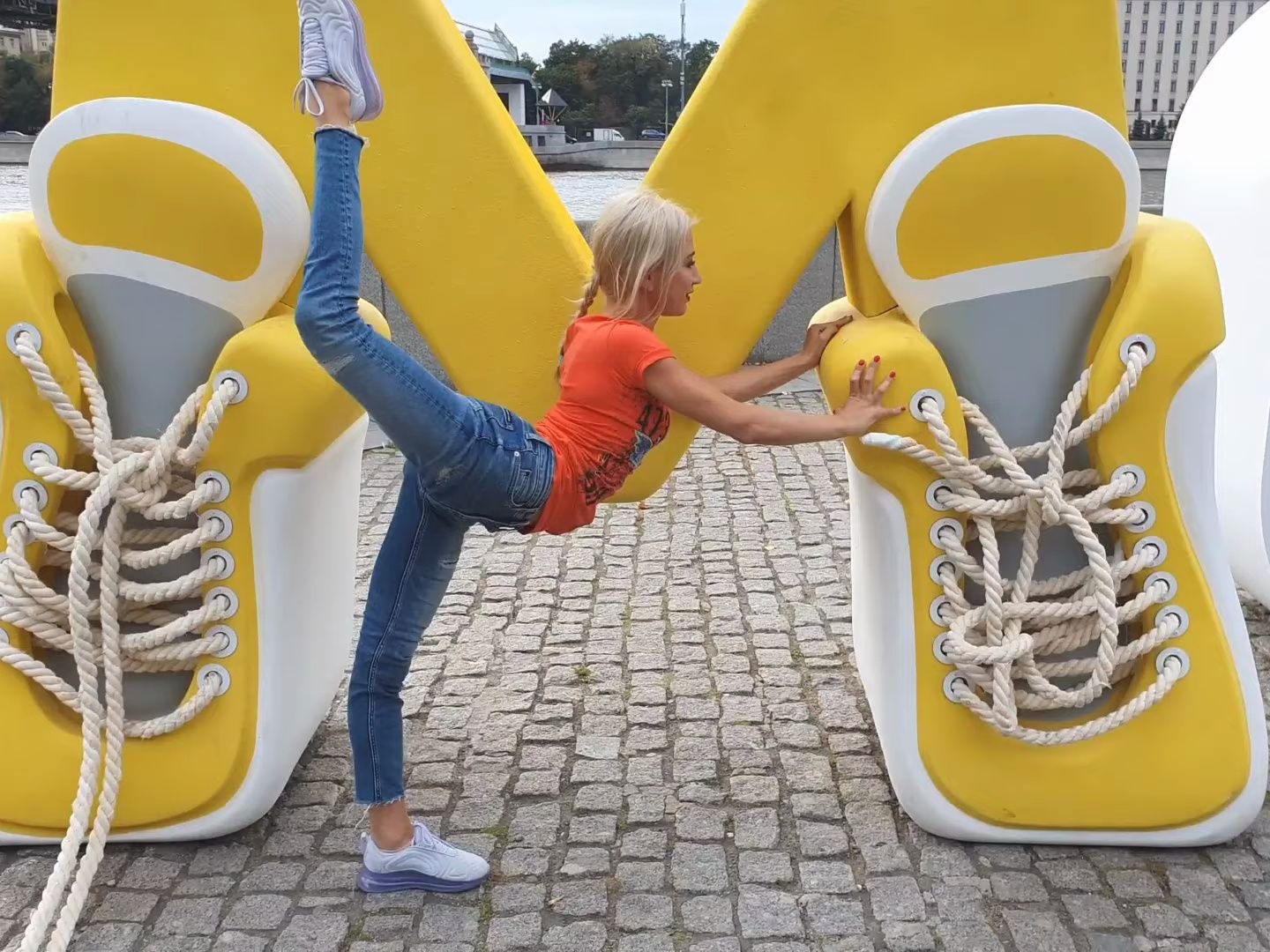 柔术 一字马 柔术下腰 超级劈叉 柔术软功劈叉 横劈叉 柔术玩偶真人