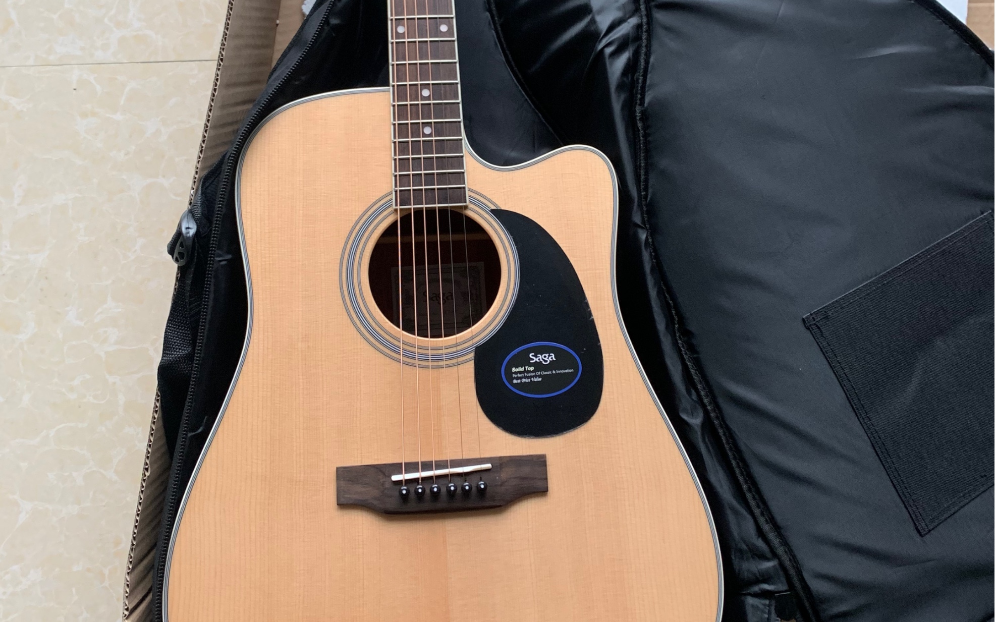 萨迦sf700c吉他开箱(saga sf700c开箱)