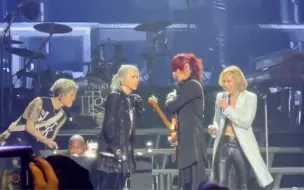 Tải video: 笑死！yoshiki狂炫蛋糕 被米爹制止