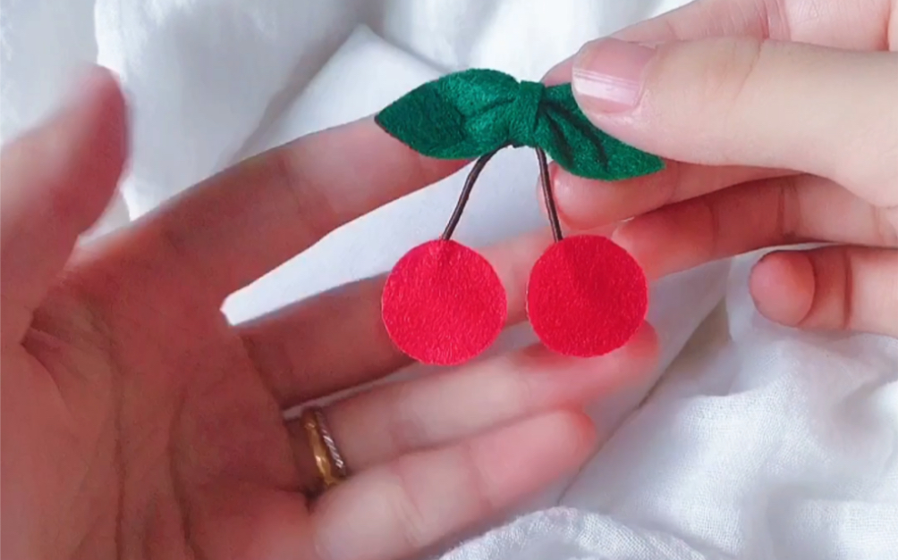 不织布樱桃胸针