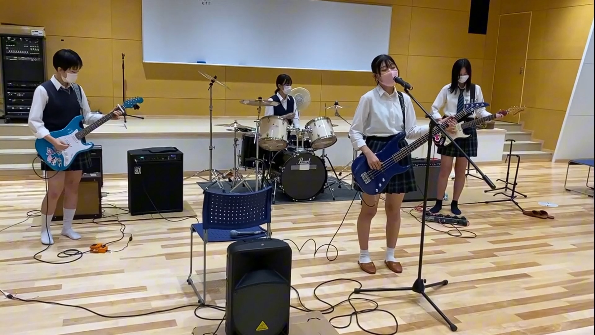 日本高中轻音部演奏的『10月無口な君を忘れる』