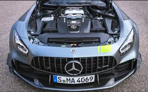 Скачать видео: 最极端的AMG跑车！梅赛德斯AMG GTR Pro赏析、试驾、车评一次看完