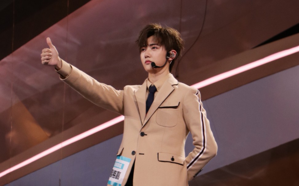 【创造营2019决赛夜】焉栩嘉成团时刻focus(内含磊嘉飞奔拥抱名场面)