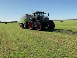 Download Video: 打捆草青贮饲料 |Fendt 828 + Claas Quadrant 5300RC & John Deere 6125