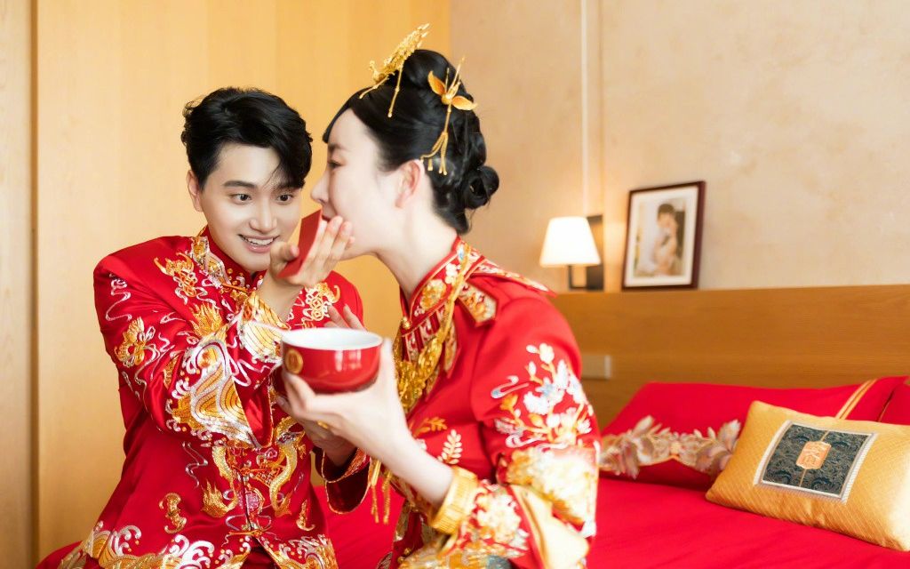 张檬金恩圣三亚大婚,身穿中式礼服仪式感满满