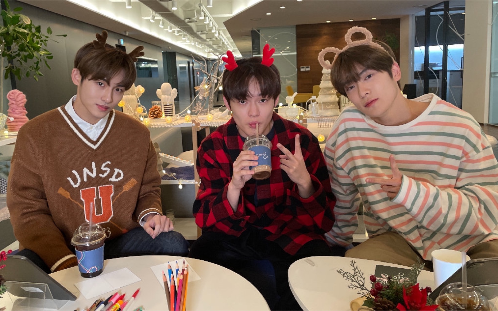 nct201120董思成郑在玹钟辰乐直播快乐的圣诞氛围下温暖的哥哥弟弟们