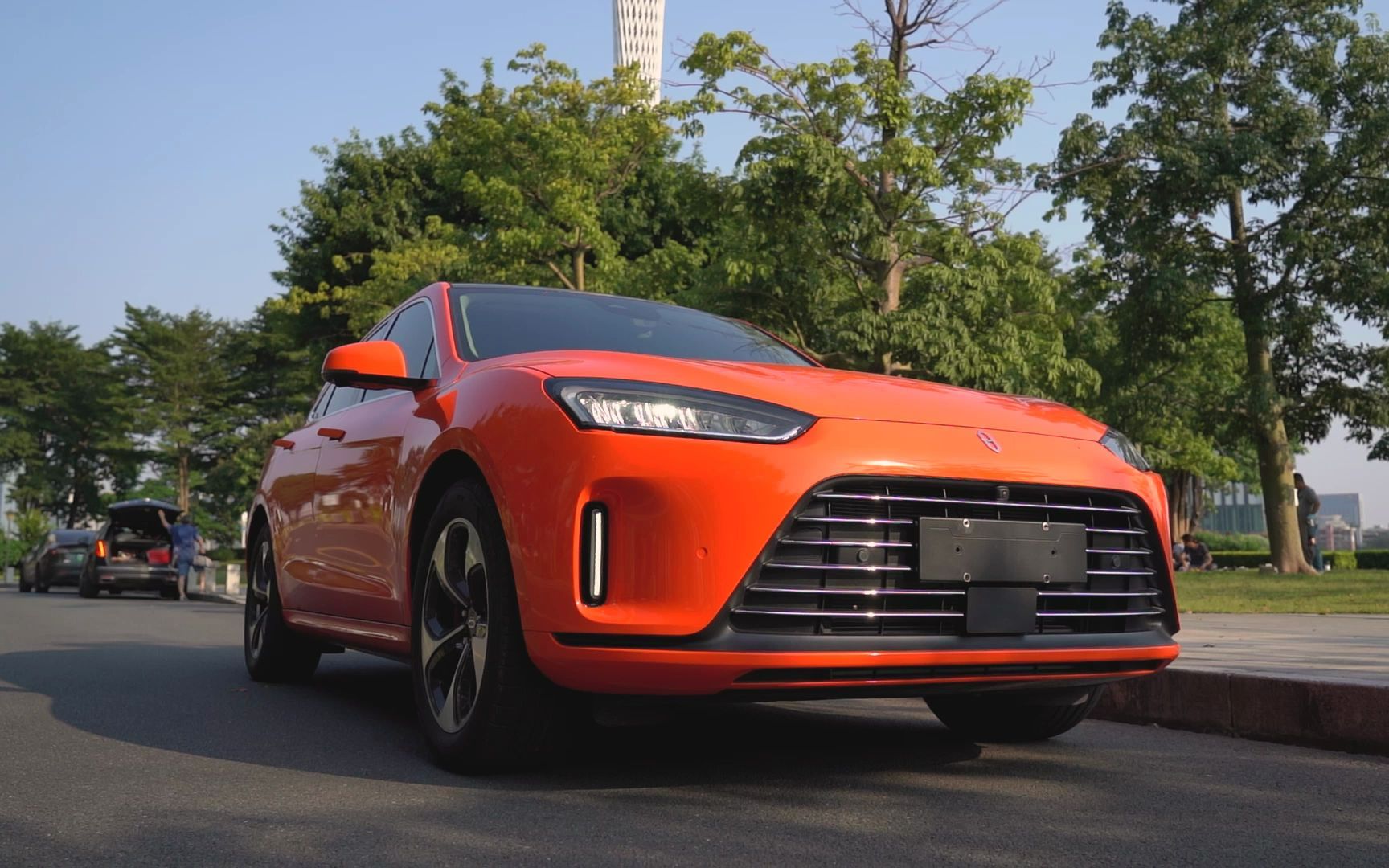 问界m5改色,走到路上回头率超高的"橙皮"