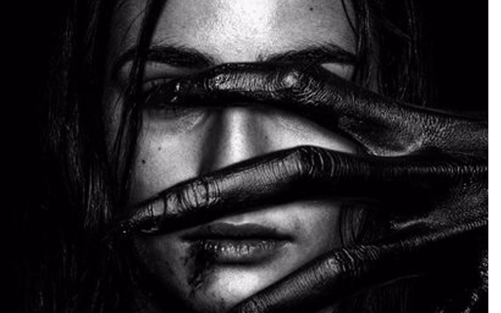 《灵蚀》预告 西班牙版碟仙