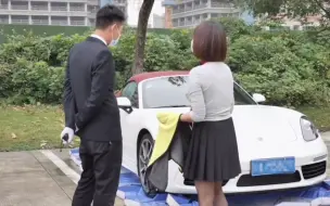 Download Video: 【沉浸式洗车】 今天洗了一辆敞篷跑车，内饰真好看～ 我非常小心翼翼