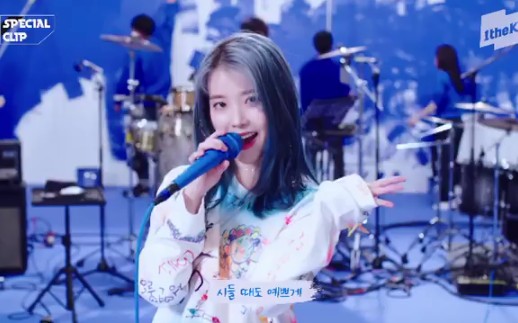 [图]【IU】成始镜×#IU# 《因为是初冬》MV《Blueming》MV 邀你一起绽放百万多玫瑰！