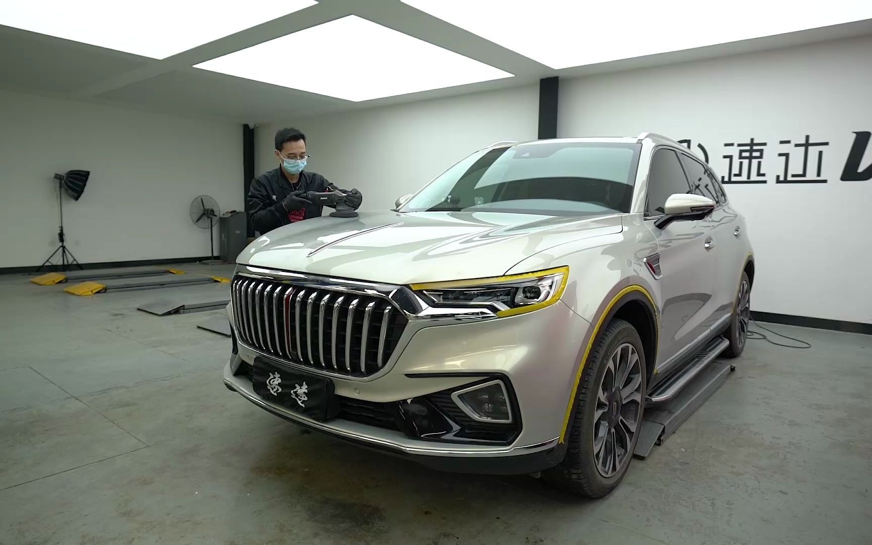 成都国产车的骄傲红旗hs5,贴上车衣后真的感觉更加奢华了!