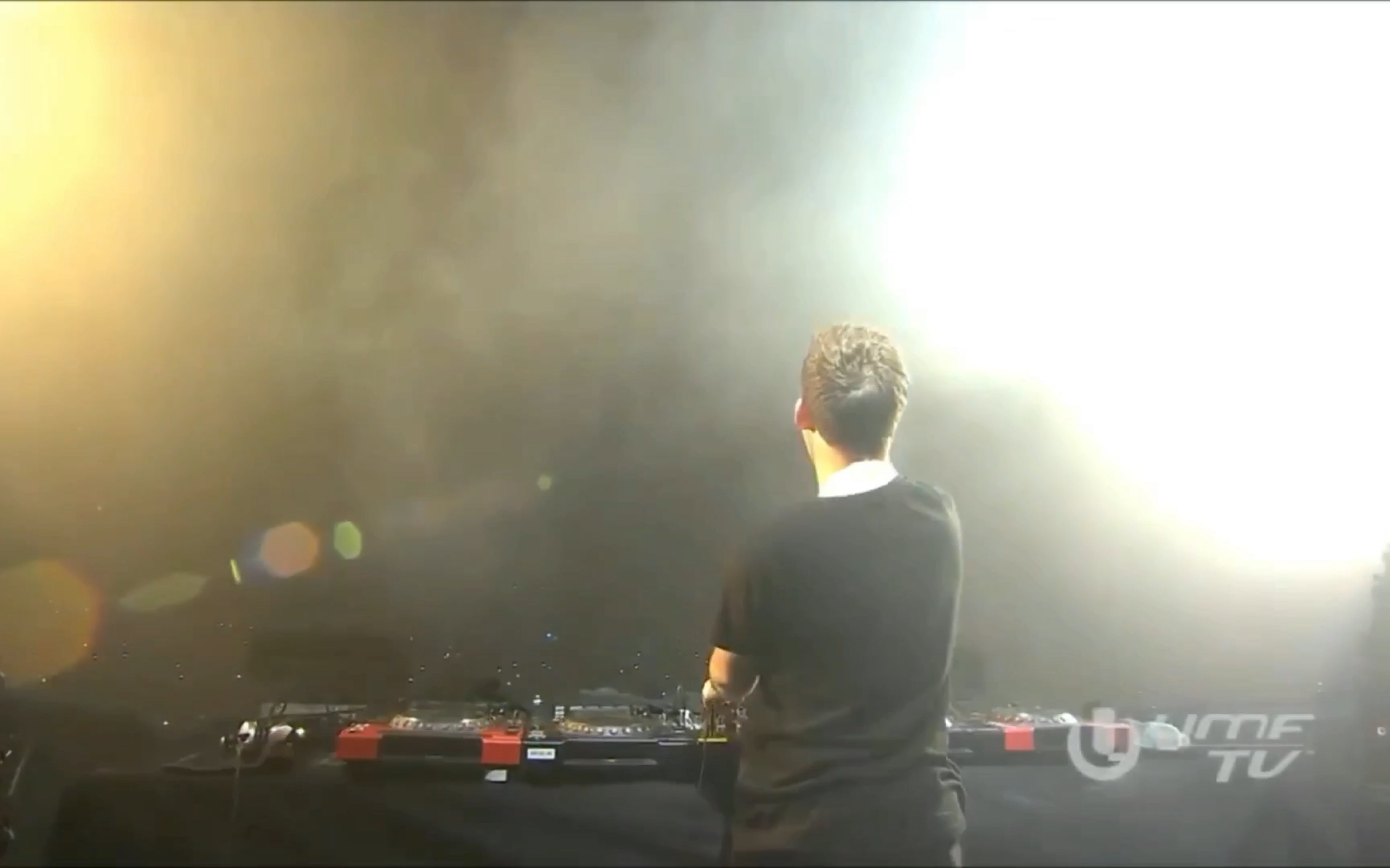 [图]【Hardwell】Live The Night（umf迈阿密）