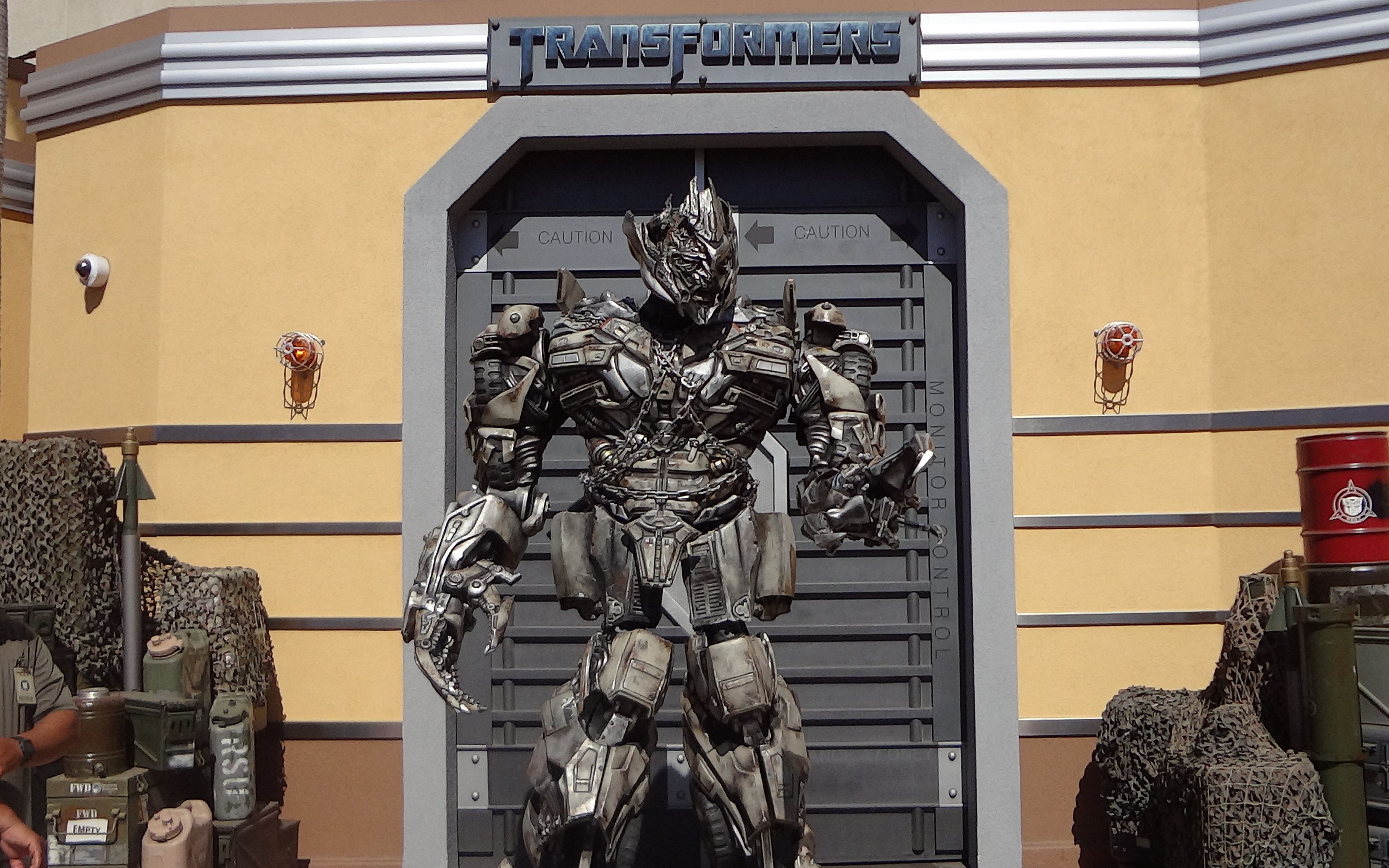 洛杉矶环球影城威震天霸气到没朋友