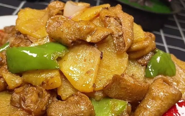 【美食教程】肥肠·土豆片,特别好吃